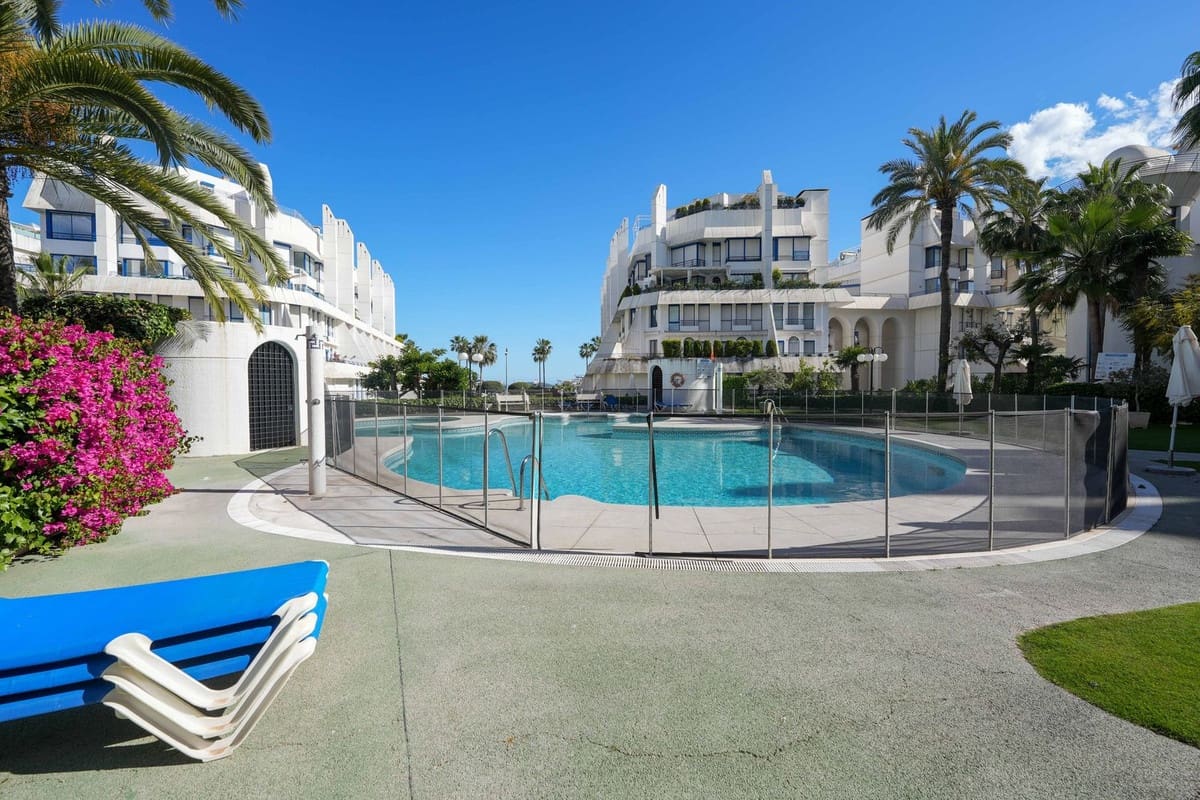 2 soverom Penthouse til salgs i Marbella med svømmebasseng garasje - € 1 160 000 (Ref: 9848046)