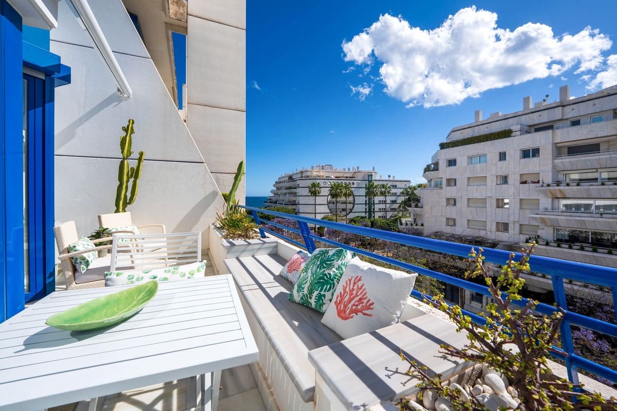 2 soverom Penthouse til salgs i Marbella med svømmebasseng garasje - € 1 160 000 (Ref: 9848046)