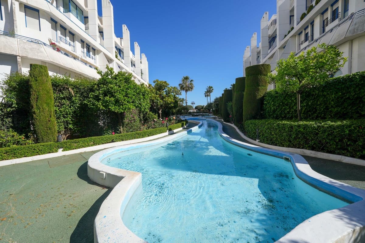 2 soverom Penthouse til salgs i Marbella med svømmebasseng garasje - € 1 160 000 (Ref: 9848046)