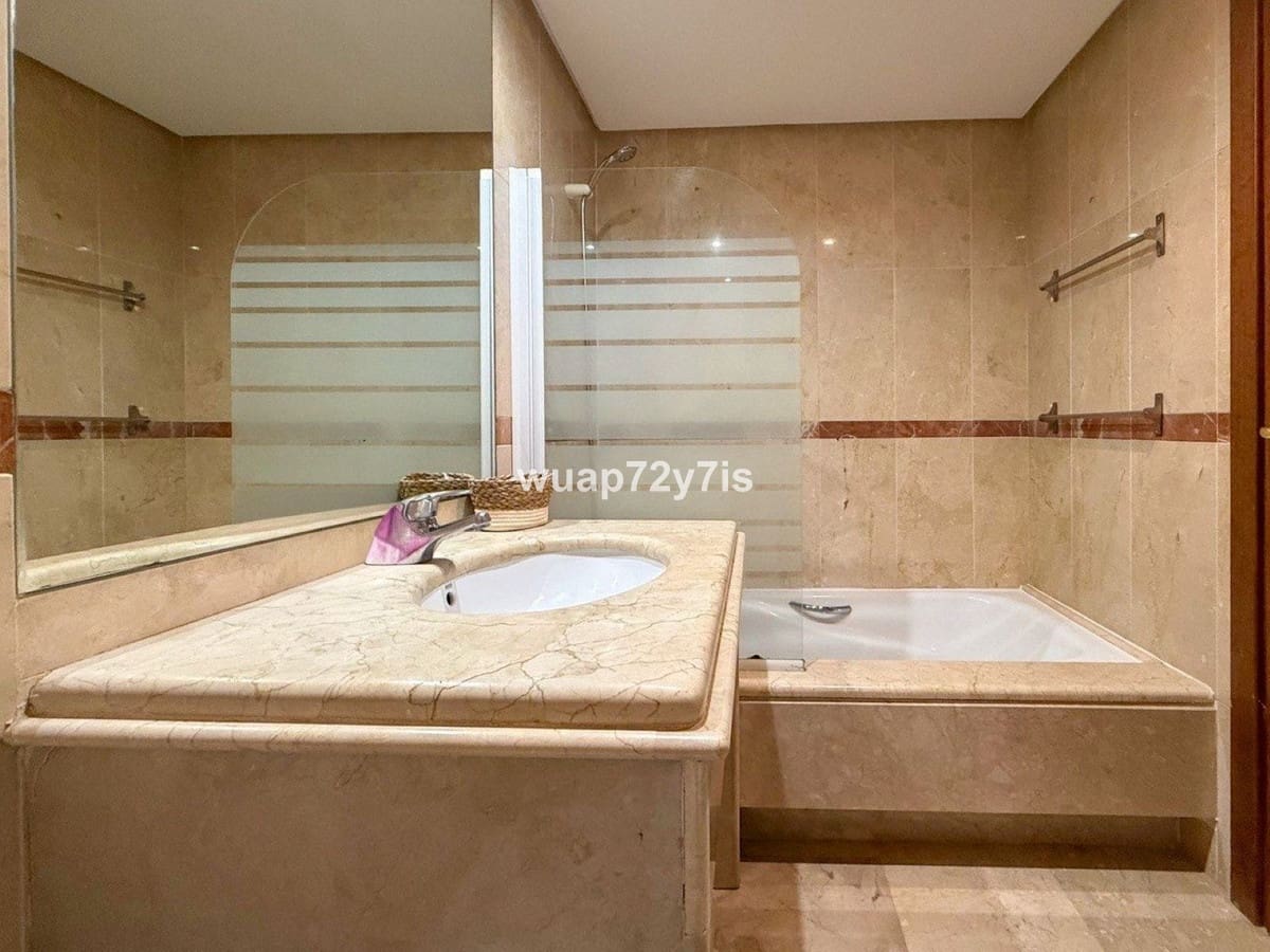 2 soveværelse Lejlighed til salg i Las Chapas med swimmingpool garage - € 575.000 (Ref: 9850450)