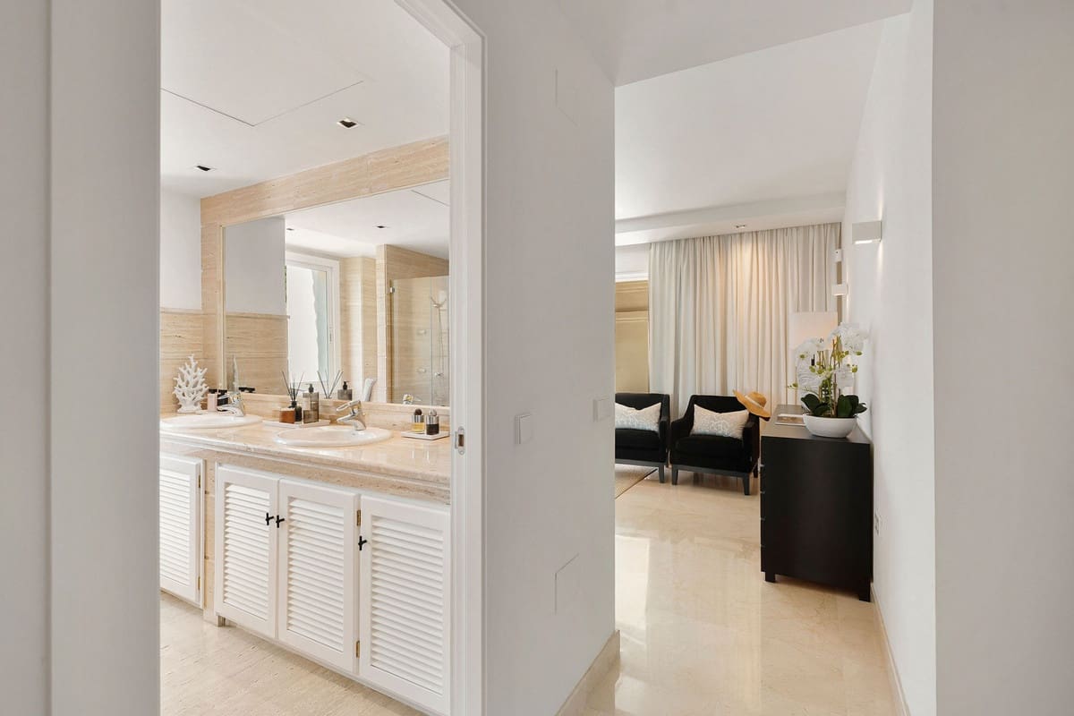 3 camera da letto Appartamento in vendita in Nueva Andalucia con piscina garage - 1.890.000 € (Rif: 9850456)