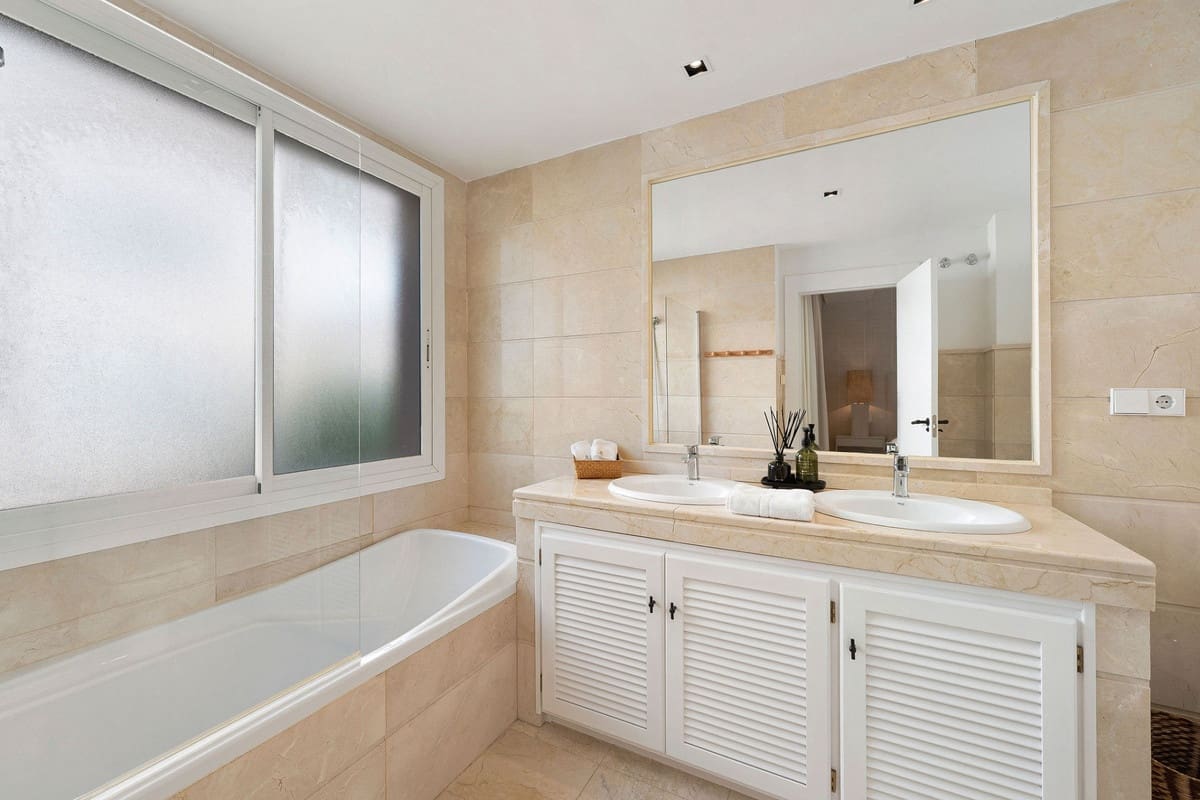 3 camera da letto Appartamento in vendita in Nueva Andalucia con piscina garage - 1.890.000 € (Rif: 9850456)