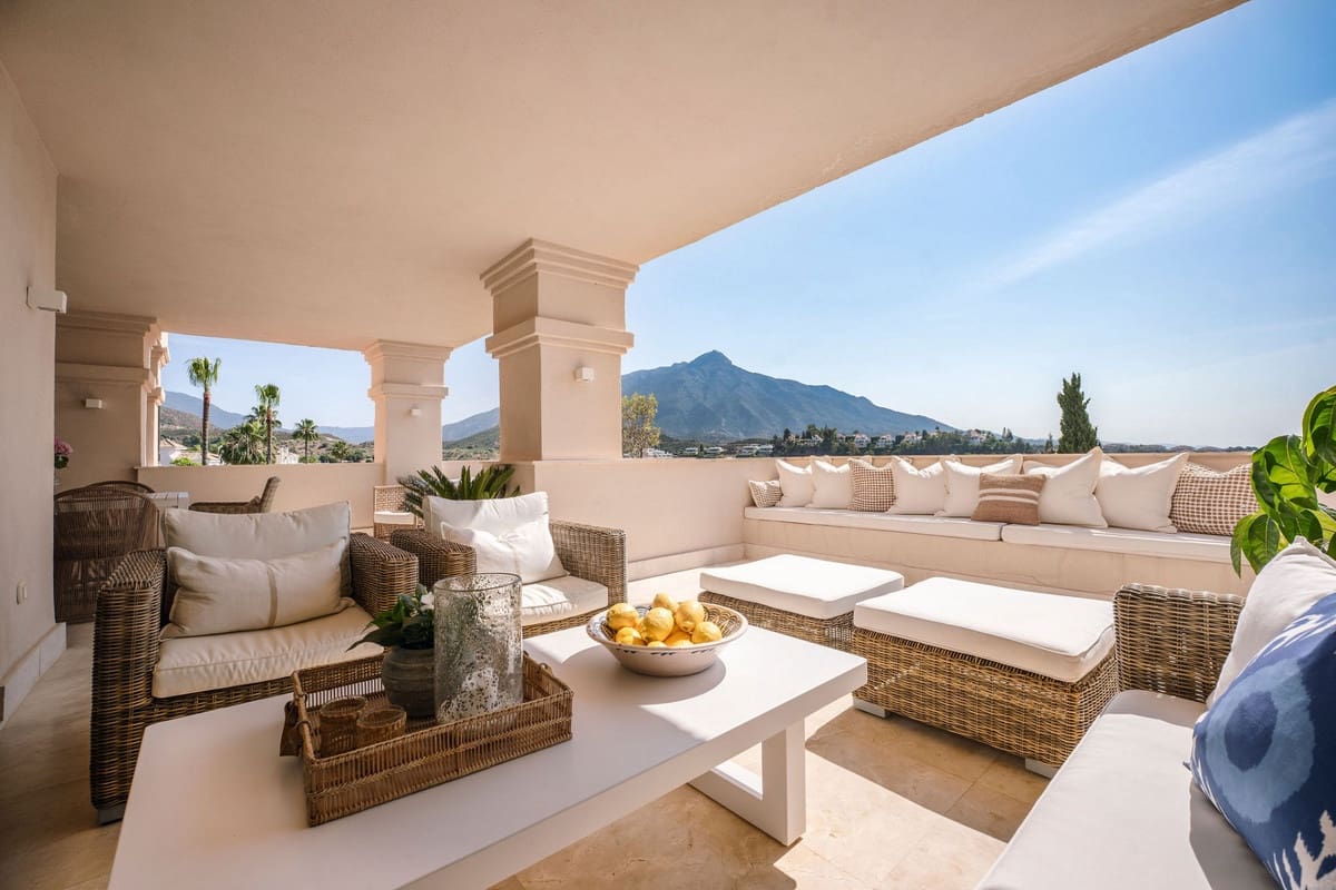 3 camera da letto Appartamento in vendita in Nueva Andalucia con piscina garage - 1.890.000 € (Rif: 9850456)