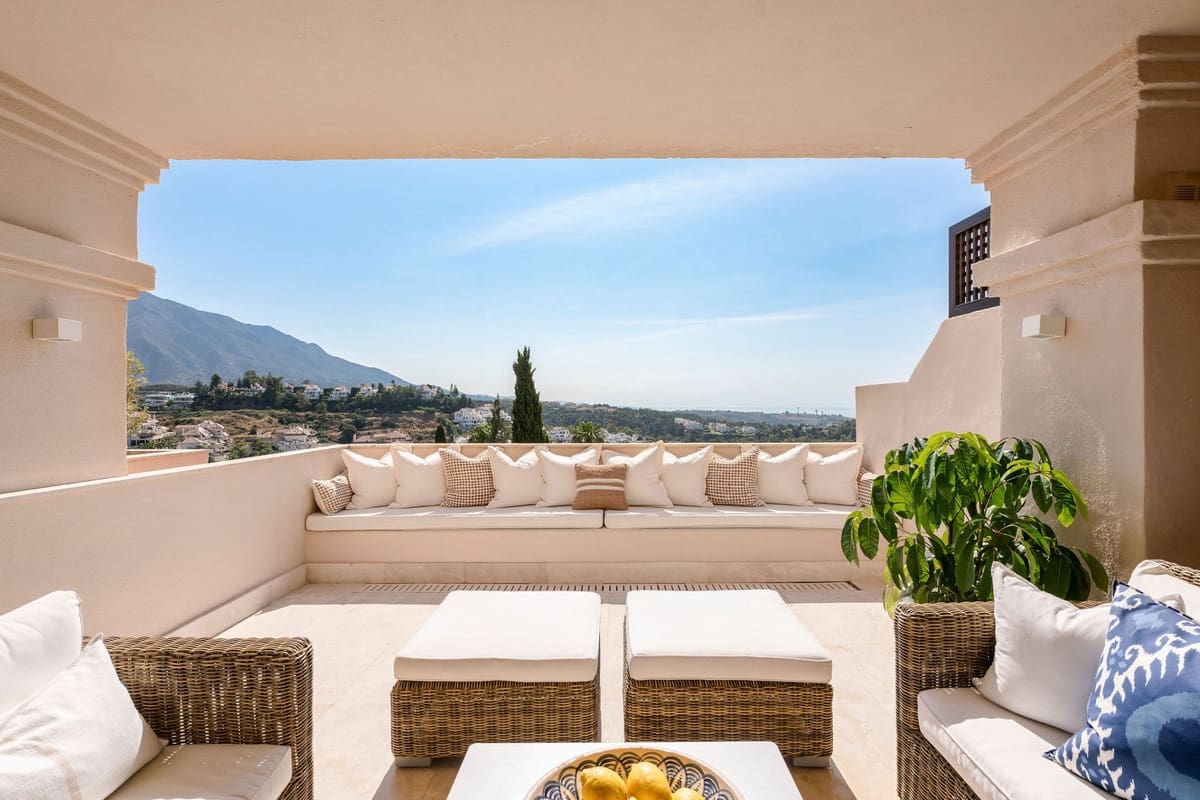 3 camera da letto Appartamento in vendita in Nueva Andalucia con piscina garage - 1.890.000 € (Rif: 9850456)