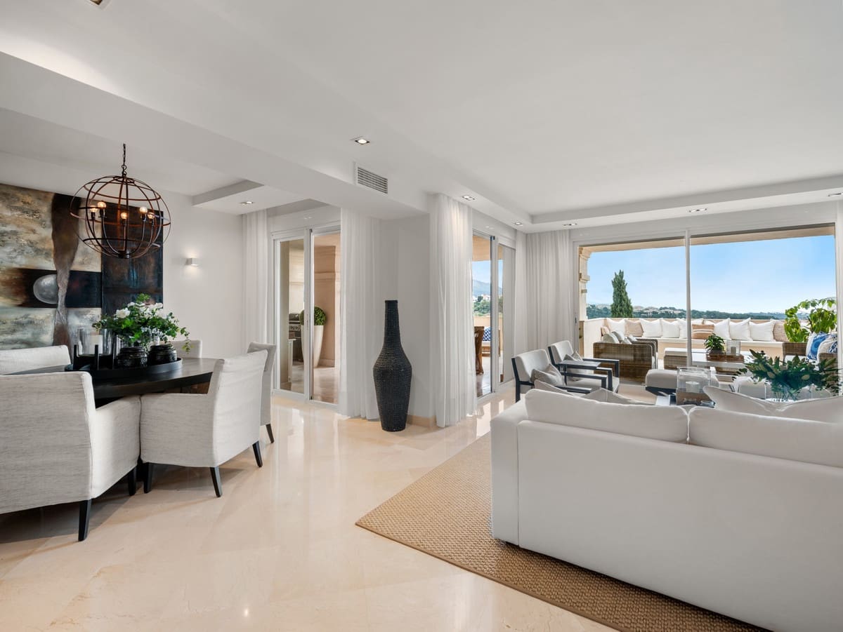 3 camera da letto Appartamento in vendita in Nueva Andalucia con piscina garage - 1.890.000 € (Rif: 9850456)