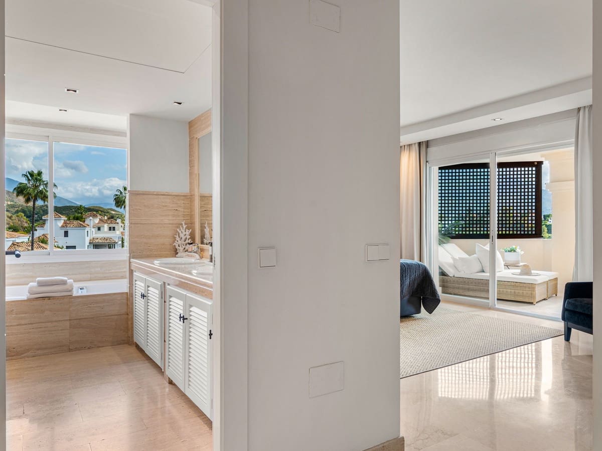 3 camera da letto Appartamento in vendita in Nueva Andalucia con piscina garage - 1.890.000 € (Rif: 9850456)