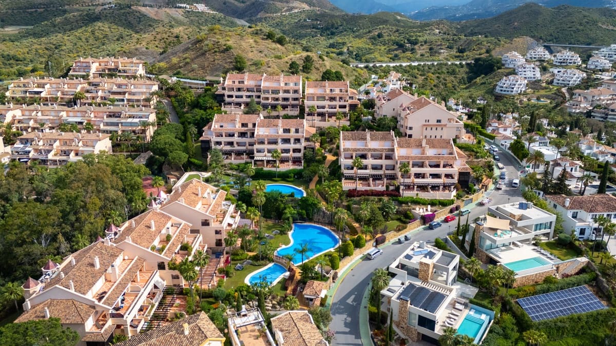 3 camera da letto Appartamento in vendita in Nueva Andalucia con piscina garage - 1.890.000 € (Rif: 9850456)