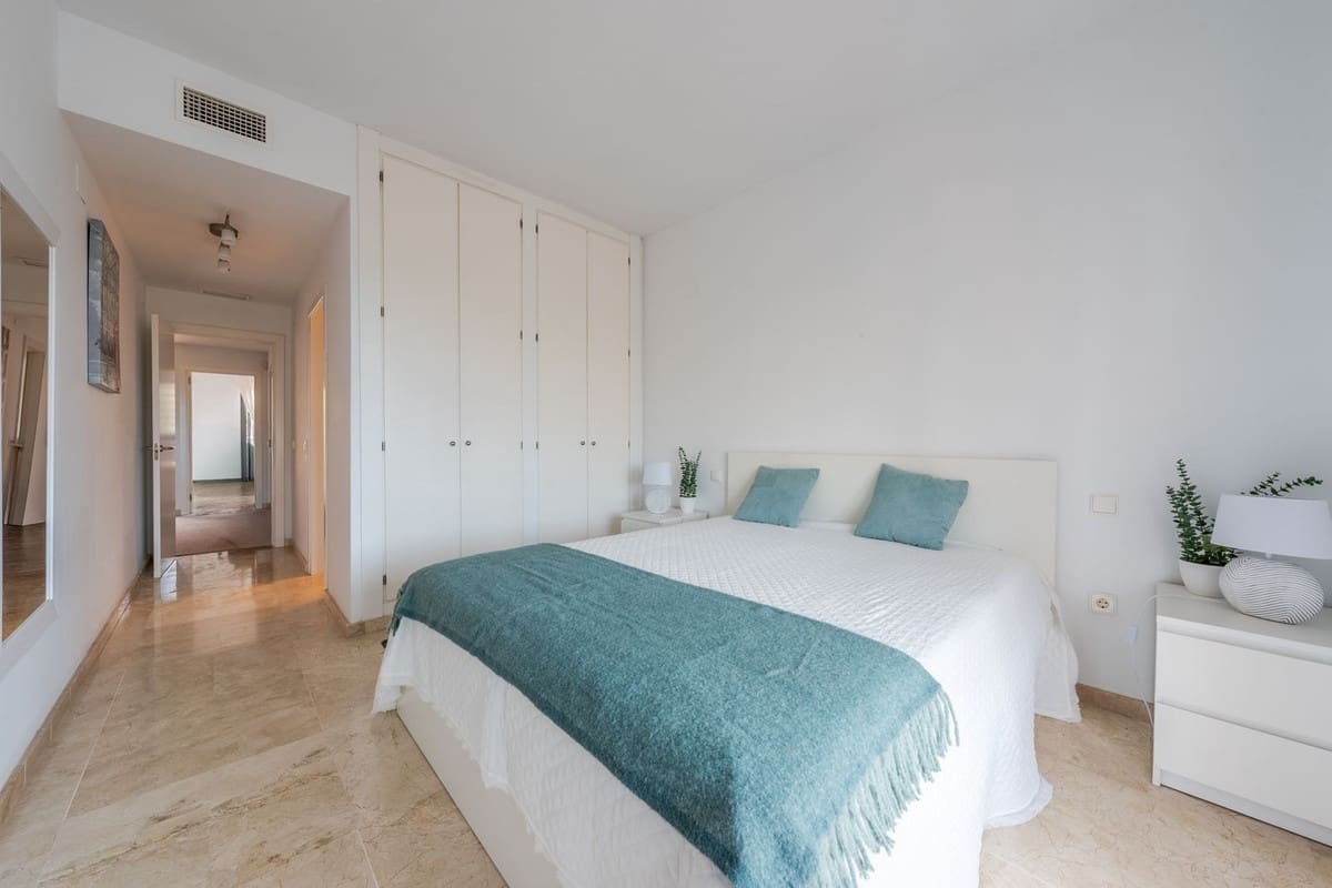 2 soveværelse Penthouse til salg i Manilva med swimmingpool garage - € 295.000 (Ref: 9850525)