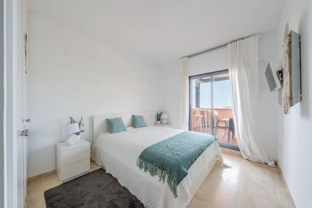 2 soveværelse Penthouse til salg i Manilva med swimmingpool garage - € 295.000 (Ref: 9850525)