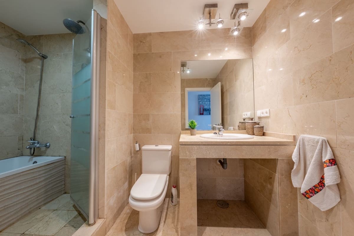2 soveværelse Penthouse til salg i Manilva med swimmingpool garage - € 295.000 (Ref: 9850525)