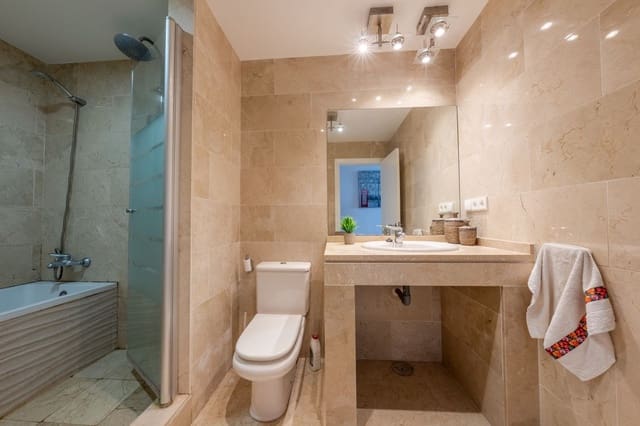 2 soveværelse Penthouse til salg i Manilva med swimmingpool garage - € 295.000 (Ref: 9850525)