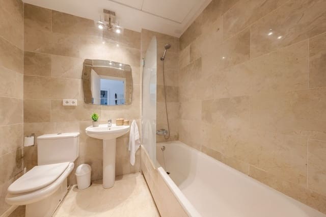 2 soveværelse Penthouse til salg i Manilva med swimmingpool garage - € 295.000 (Ref: 9850525)