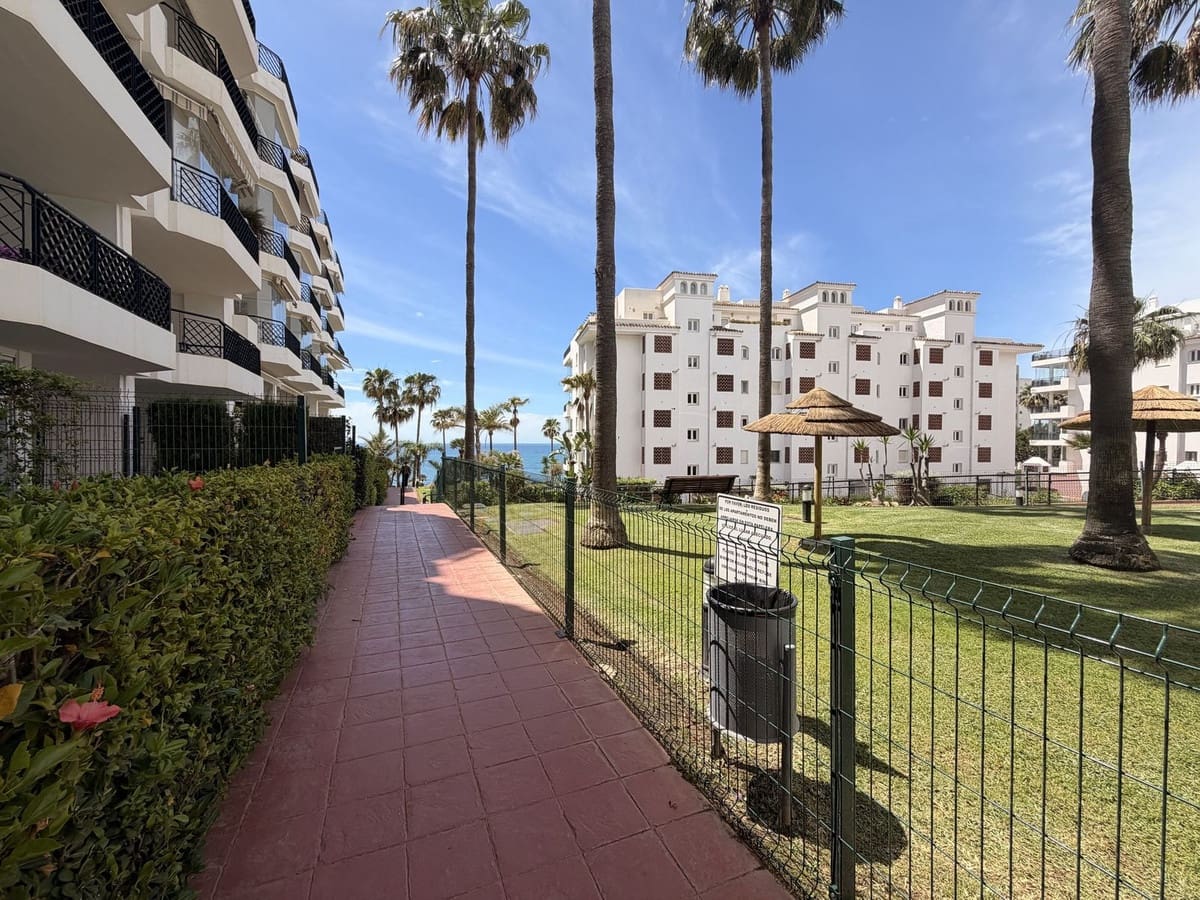 2 soverom Leilighet til salgs i Calahonda med svømmebasseng garasje - € 535 000 (Ref: 9850549)