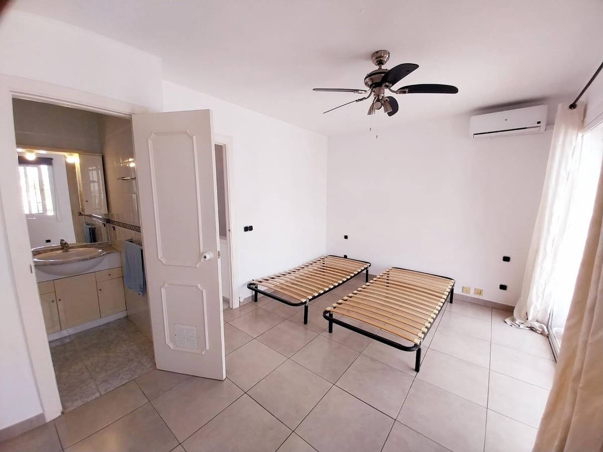 4 sovrum Hus till salu i Calahonda med pool - 475 000 € (Ref: 9852136)