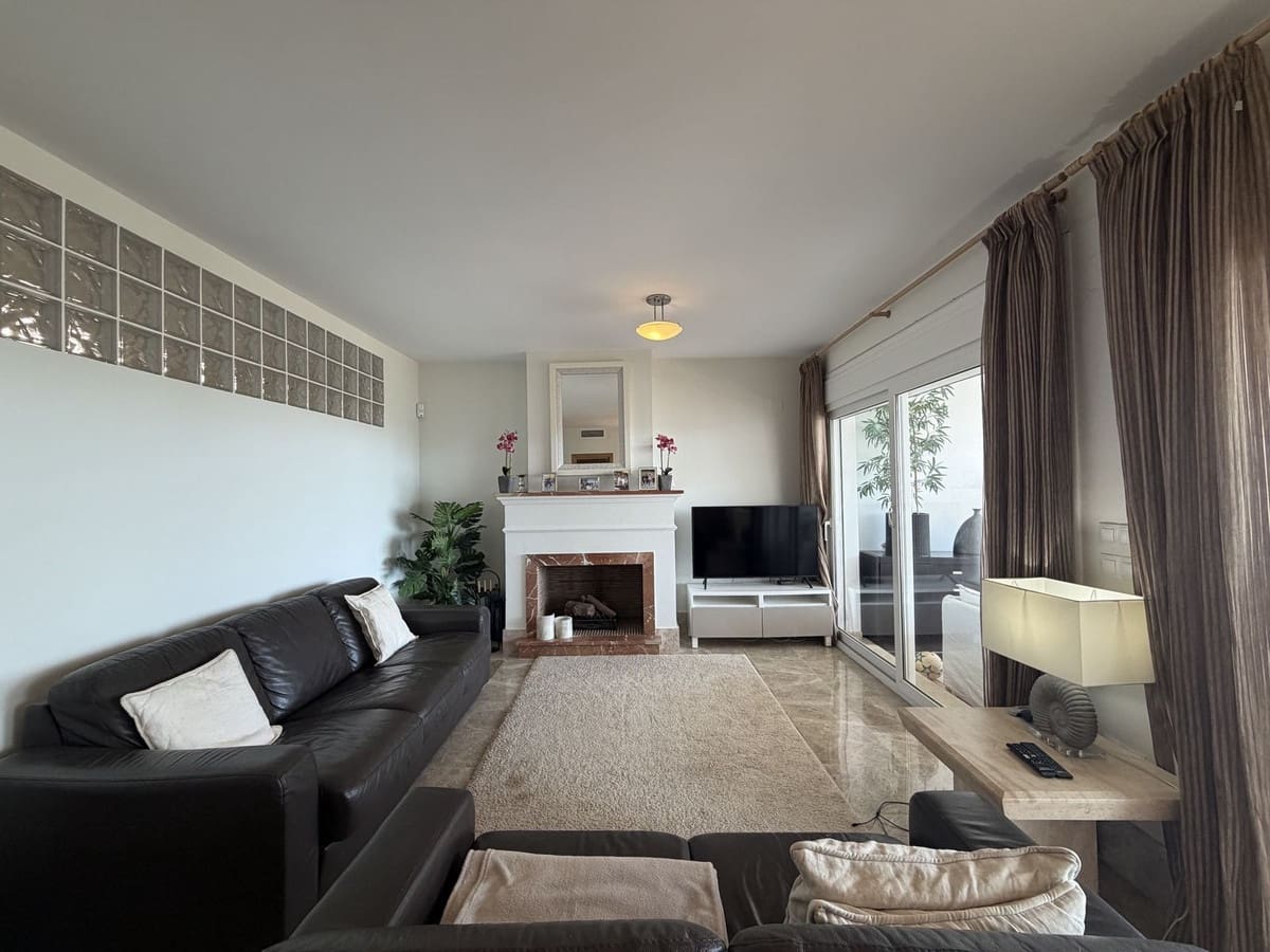 3 soveværelse Semi-Rækkehus til salg i Marbella med swimmingpool garage - € 795.000 (Ref: 9852187)