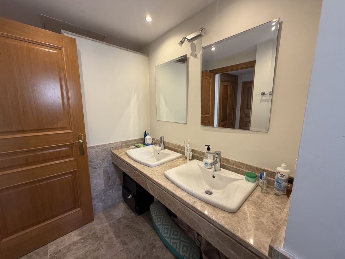 3 soveværelse Semi-Rækkehus til salg i Marbella med swimmingpool garage - € 795.000 (Ref: 9852187)
