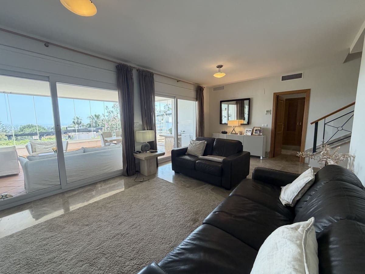 3 soveværelse Semi-Rækkehus til salg i Marbella med swimmingpool garage - € 795.000 (Ref: 9852187)