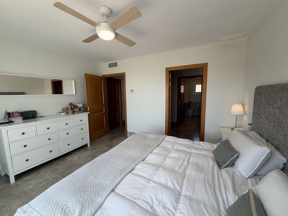 3 soveværelse Semi-Rækkehus til salg i Marbella med swimmingpool garage - € 795.000 (Ref: 9852187)