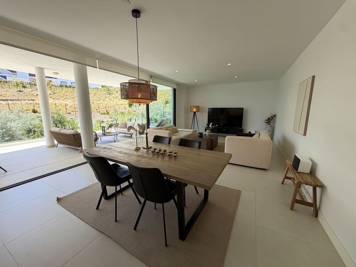 3 bedroom Apartment for sale in Fuengirola with pool garage - € 699,000 (Ref: 9860763)