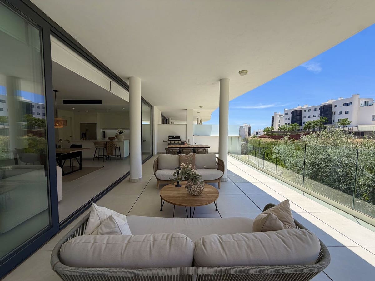 3 bedroom Apartment for sale in Fuengirola with pool garage - € 699,000 (Ref: 9860763)