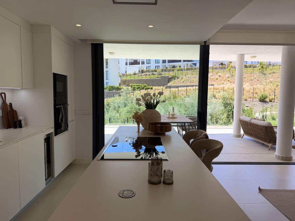 3 bedroom Apartment for sale in Fuengirola with pool garage - € 699,000 (Ref: 9860763)