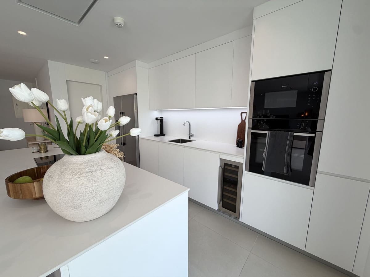 3 bedroom Apartment for sale in Fuengirola with pool garage - € 699,000 (Ref: 9860763)
