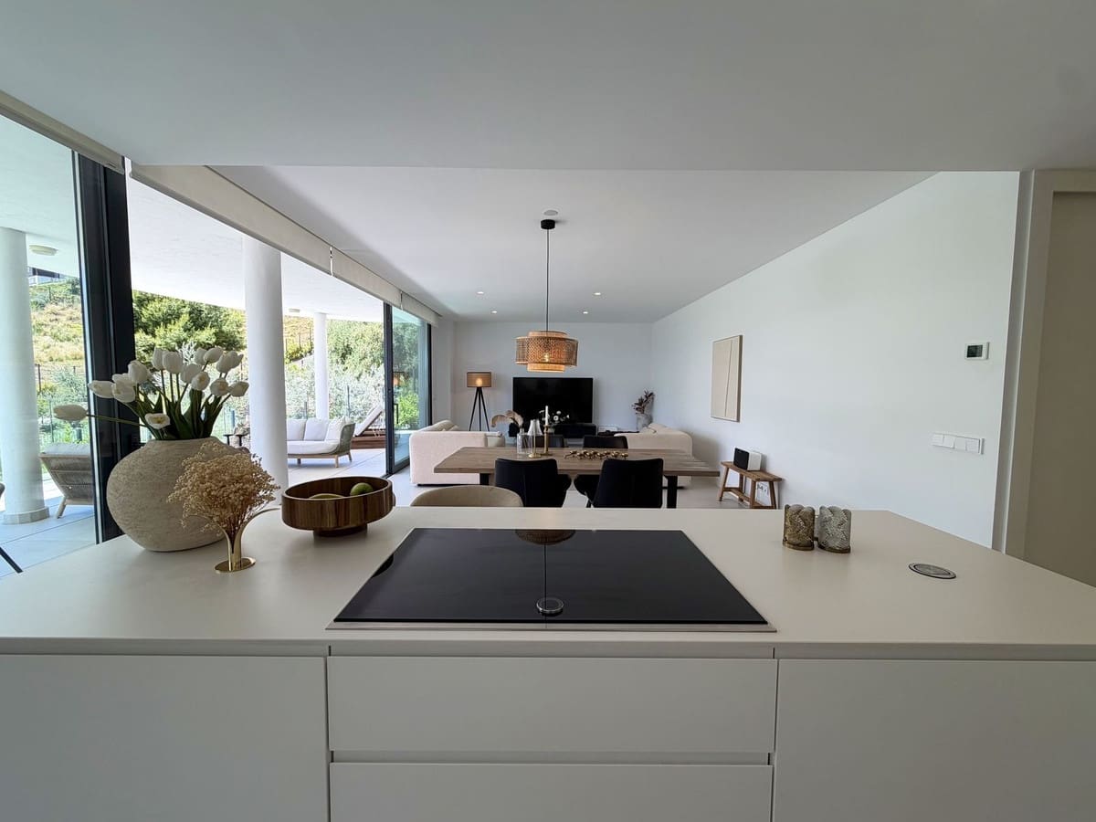 3 bedroom Apartment for sale in Fuengirola with pool garage - € 699,000 (Ref: 9860763)