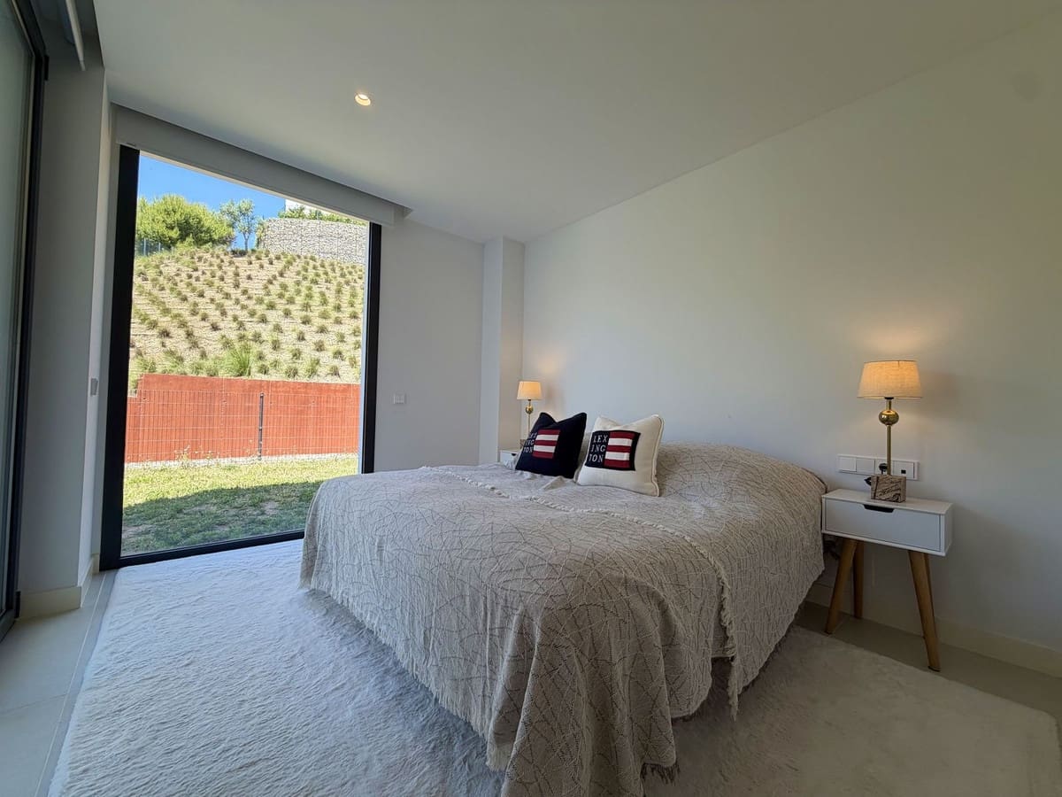 3 bedroom Apartment for sale in Fuengirola with pool garage - € 699,000 (Ref: 9860763)