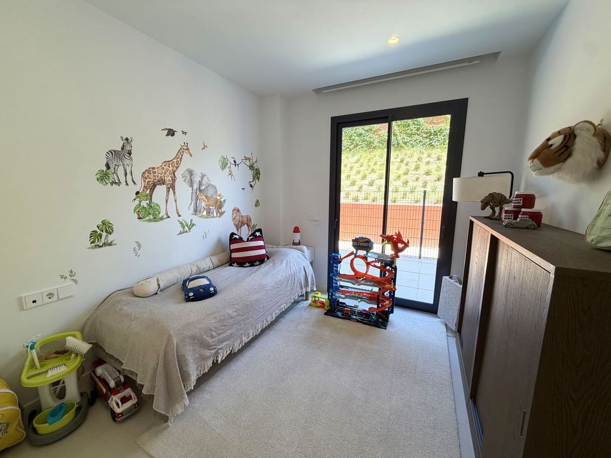 3 bedroom Apartment for sale in Fuengirola with pool garage - € 699,000 (Ref: 9860763)