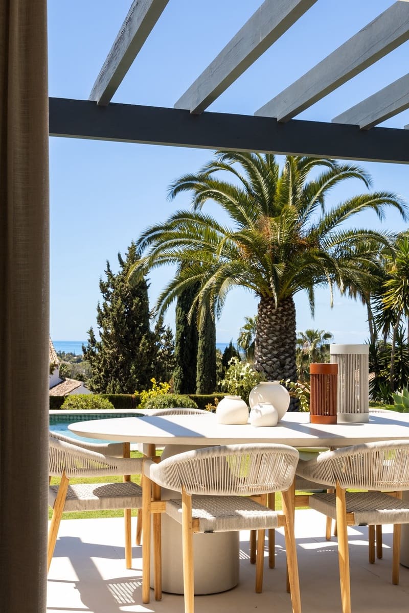 4 bedroom Villa for sale in El Paraiso with pool garage - € 3,495,000 (Ref: 9860832)
