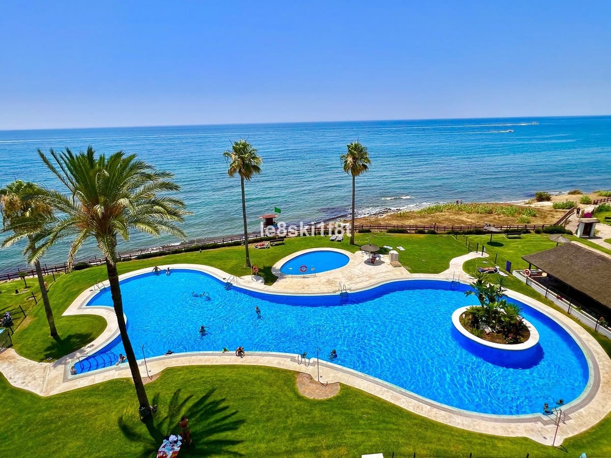 2 bedroom Apartment for sale in Calahonda with pool garage - € 745,000 (Ref: 9860910)
