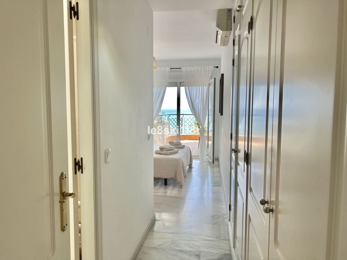 2 bedroom Apartment for sale in Calahonda with pool garage - € 945,000 (Ref: 9860911)