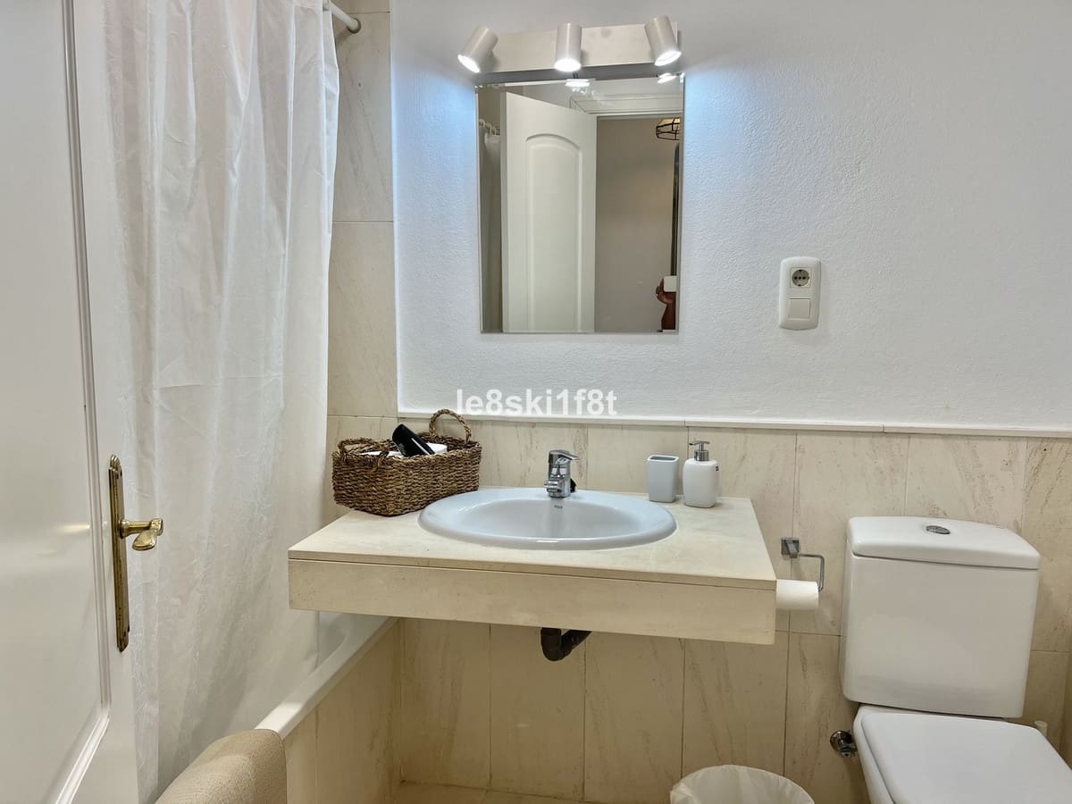 2 bedroom Apartment for sale in Calahonda with pool garage - € 945,000 (Ref: 9860911)