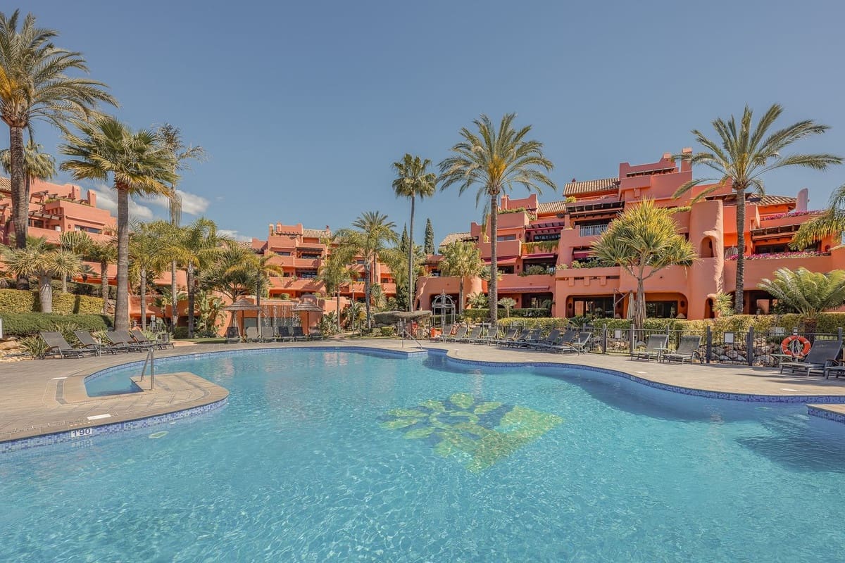 3 soveværelse Penthouse til salg i Estepona med swimmingpool garage - € 4.995.000 (Ref: 9860912)