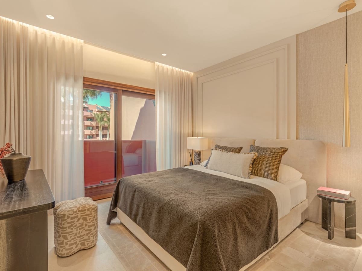3 soveværelse Penthouse til salg i Estepona med swimmingpool garage - € 4.995.000 (Ref: 9860912)