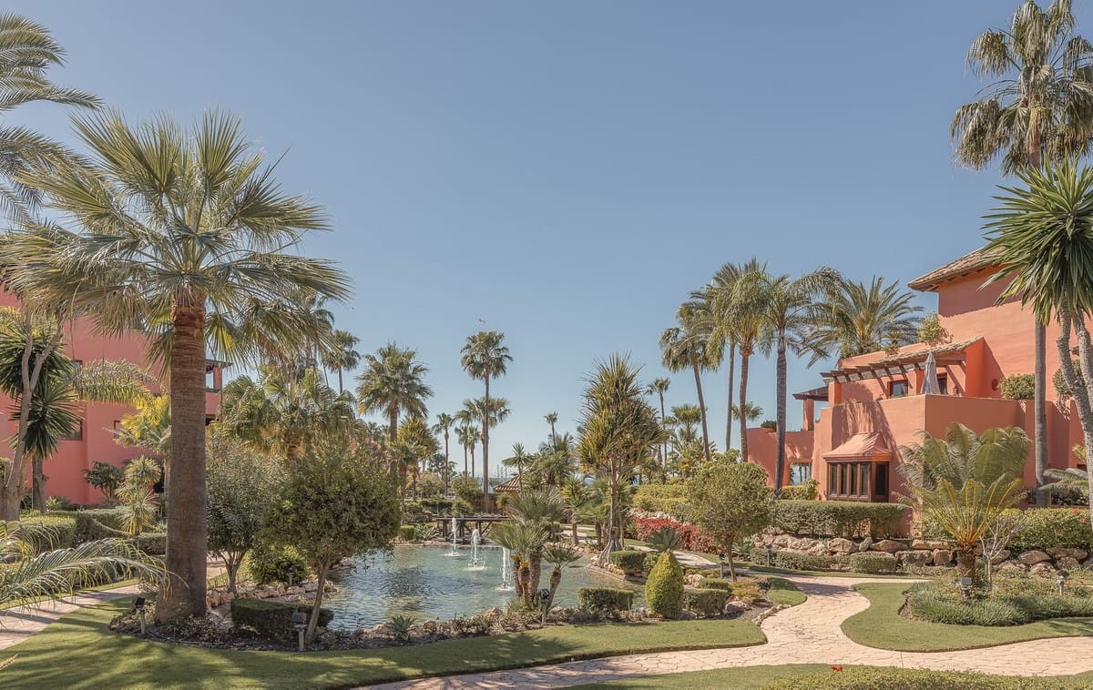 3 soveværelse Penthouse til salg i Estepona med swimmingpool garage - € 4.995.000 (Ref: 9860912)