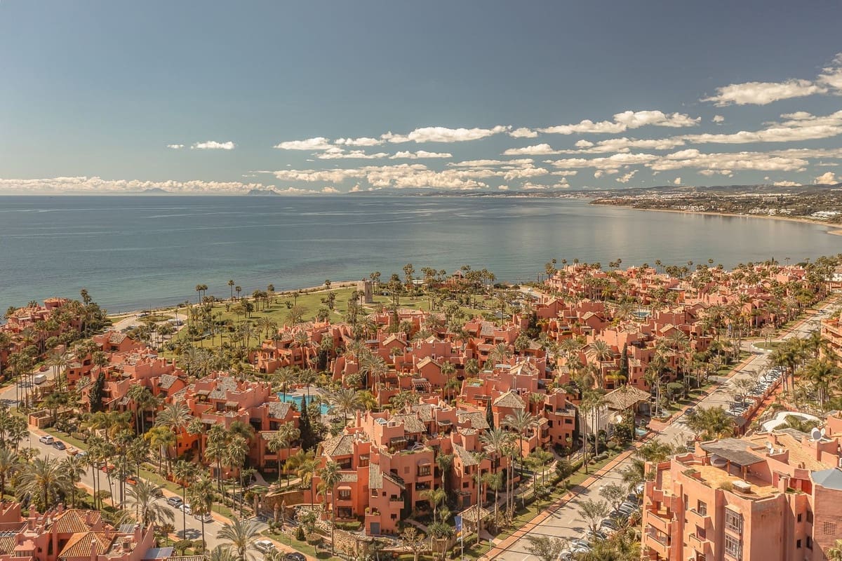 3 soveværelse Penthouse til salg i Estepona med swimmingpool garage - € 4.995.000 (Ref: 9860912)