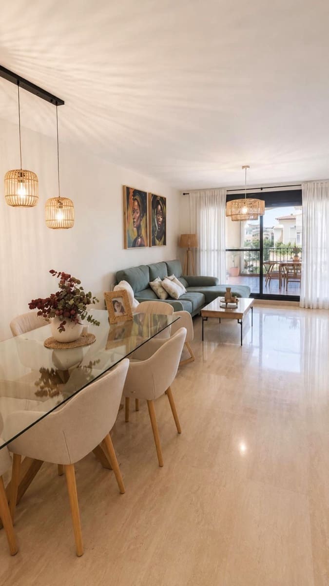 Apartamento de 3 habitaciones en Estepona en venta con piscina garaje - 419.000 € (Ref: 9860917)