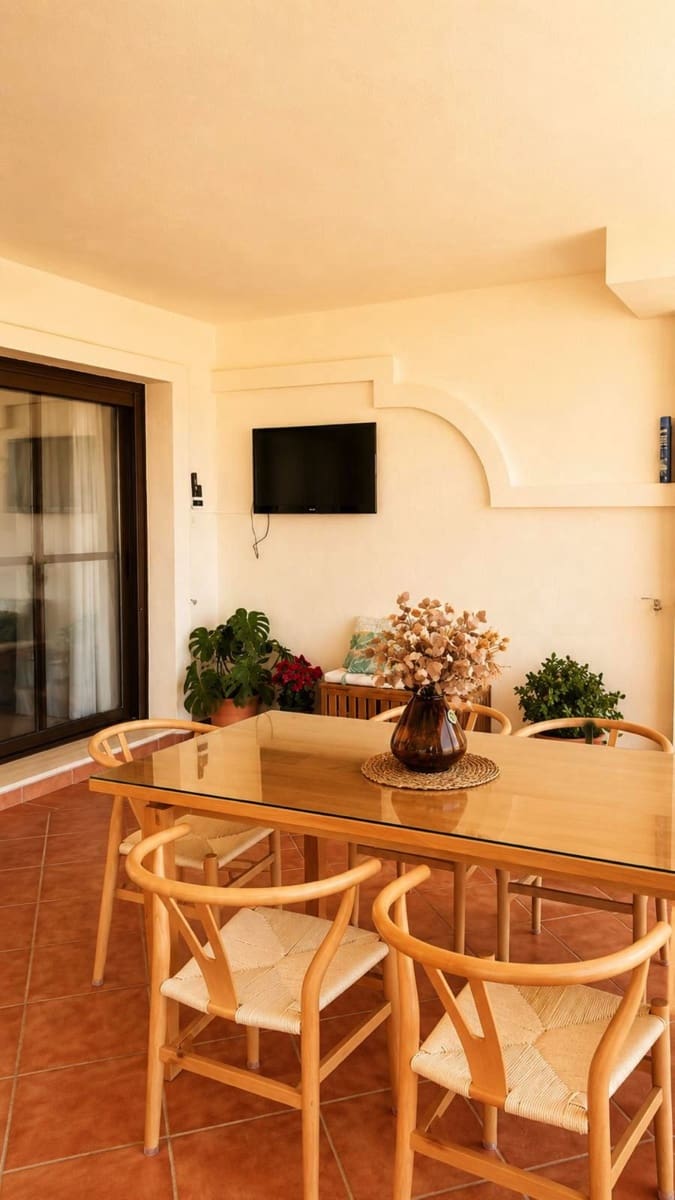 Apartamento de 3 habitaciones en Estepona en venta con piscina garaje - 419.000 € (Ref: 9860917)