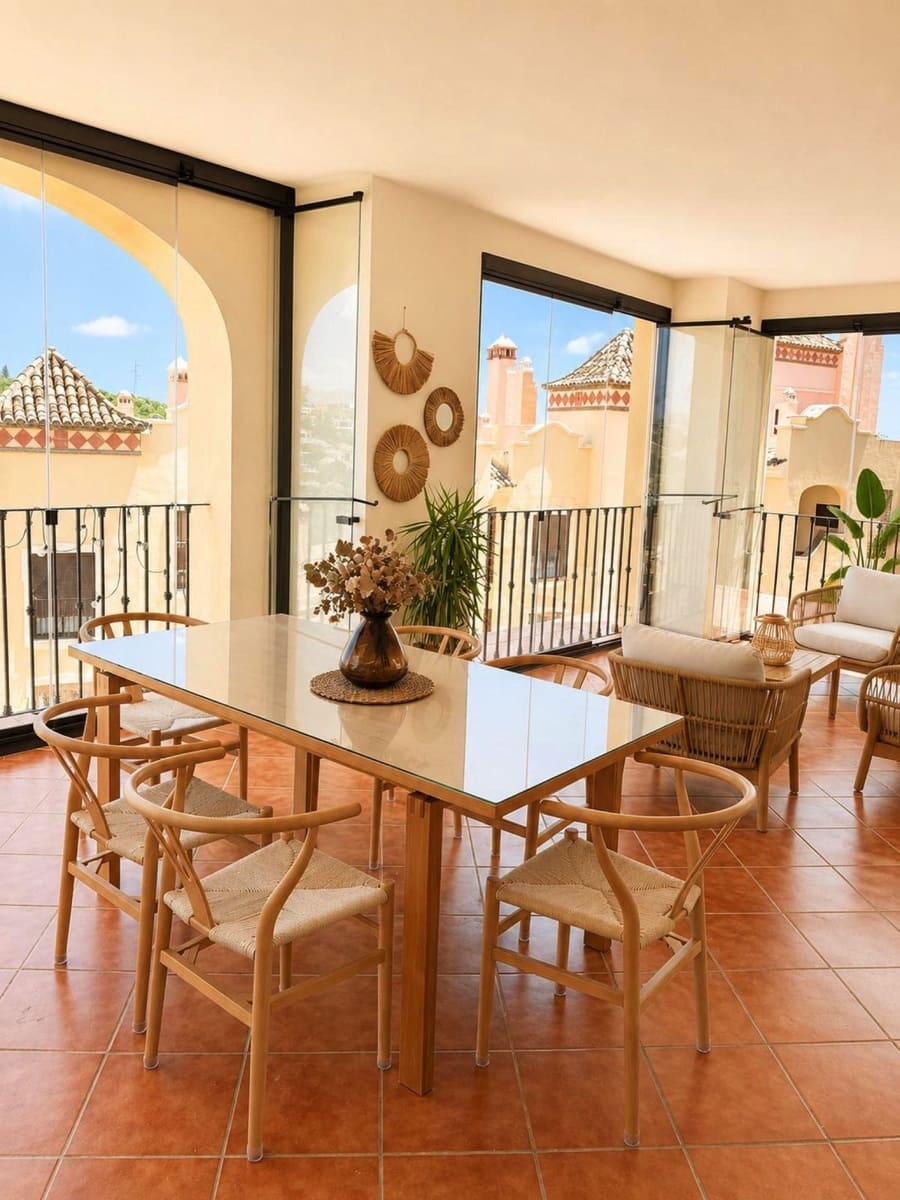 Apartamento de 3 habitaciones en Estepona en venta con piscina garaje - 419.000 € (Ref: 9860917)
