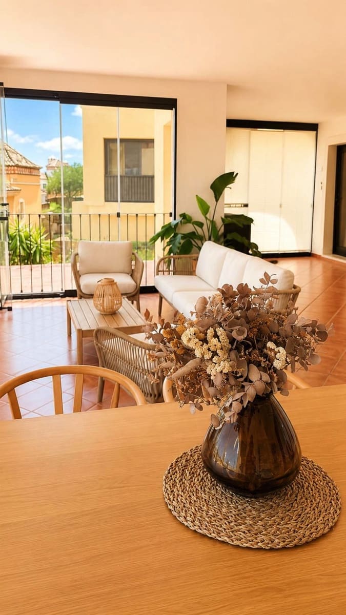 Apartamento de 3 habitaciones en Estepona en venta con piscina garaje - 419.000 € (Ref: 9860917)