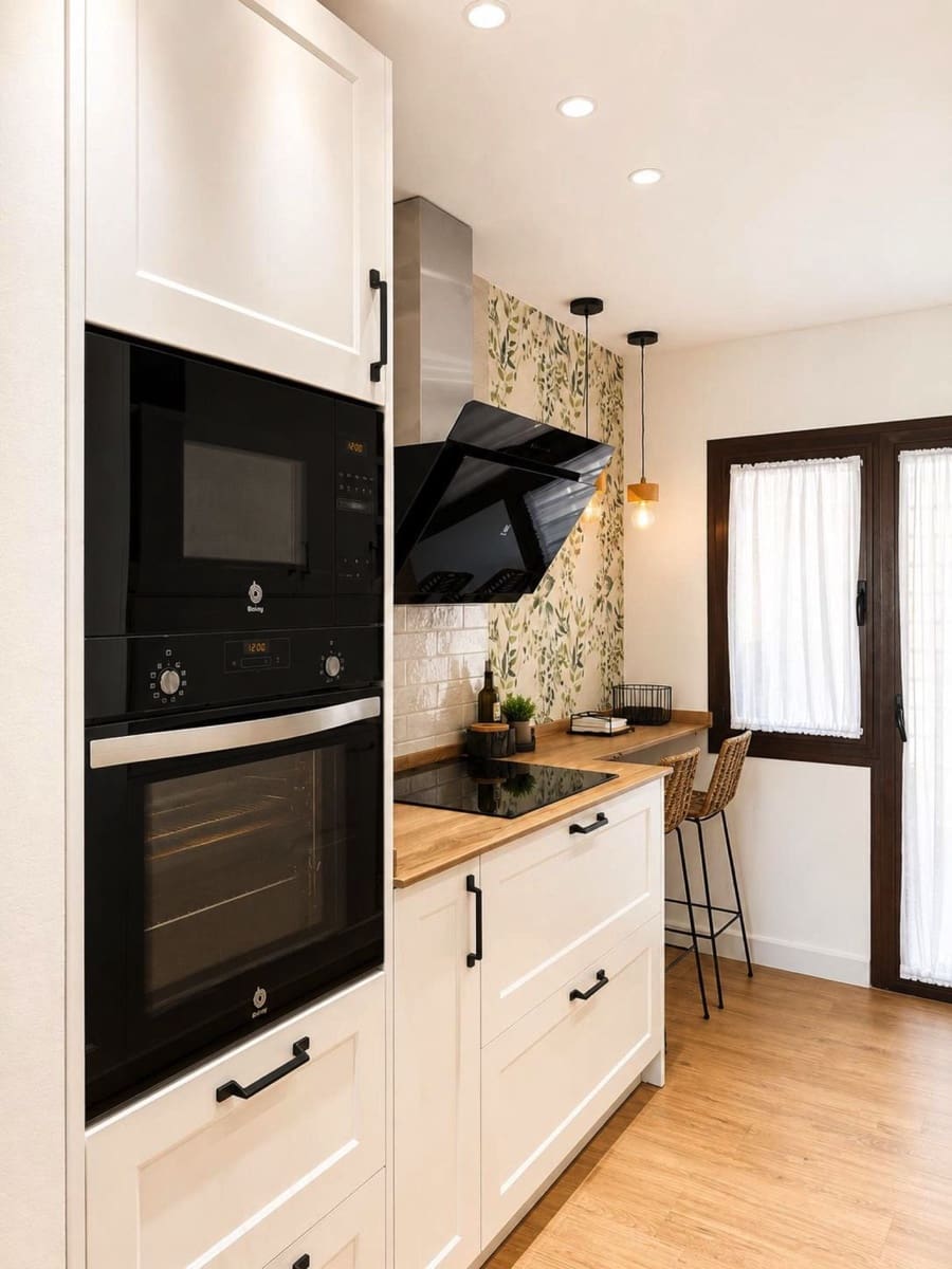 Apartamento de 3 habitaciones en Estepona en venta con piscina garaje - 419.000 € (Ref: 9860917)