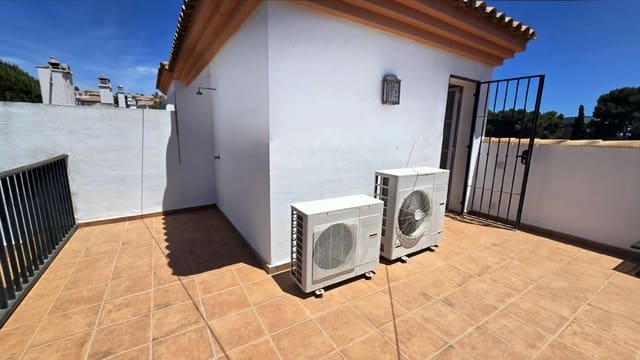 3 soveværelse Byhus til salg i Cabopino, Marbella med swimmingpool garage - € 525.000 (Ref: 9861056)