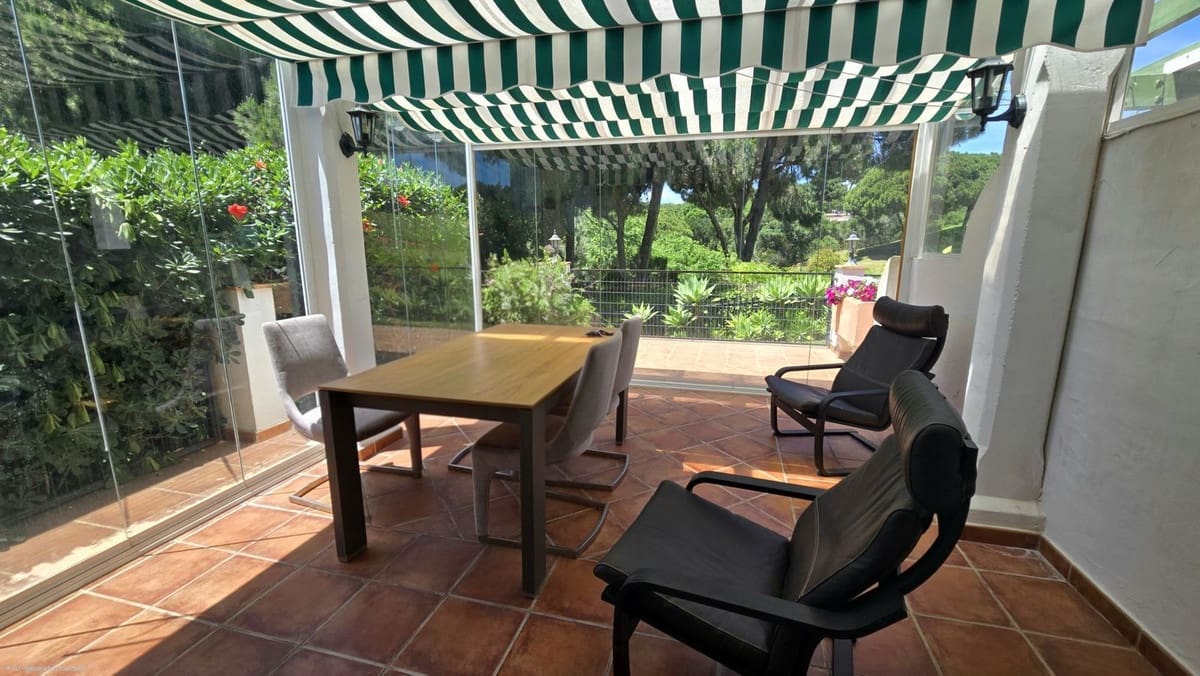 3 soveværelse Byhus til salg i Cabopino med swimmingpool garage - € 525.000 (Ref: 9861056)