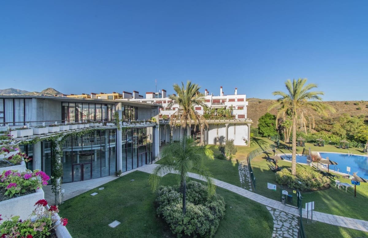 1 chambre Appartement à vendre à New Golden Mile avec piscine garage - 238 000 € (Ref: 9865477)