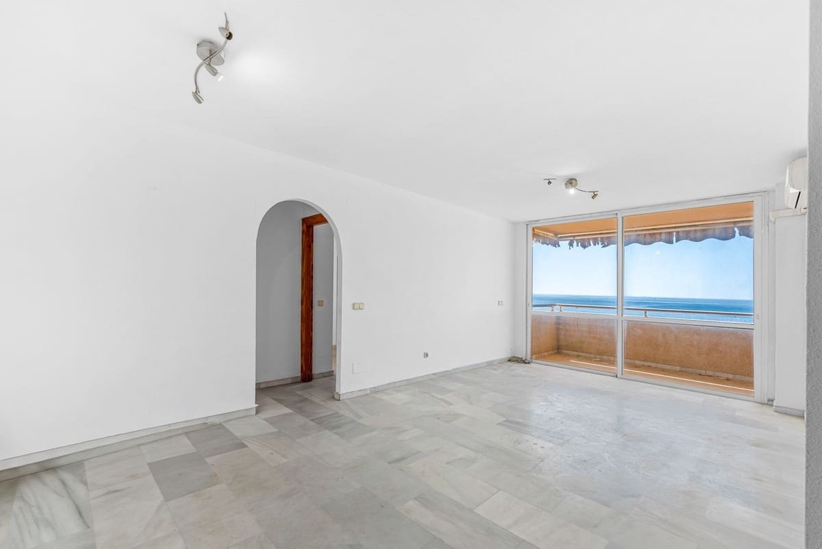 3 bedroom Apartment for sale in Estepona with garage - € 749,000 (Ref: 9865484)