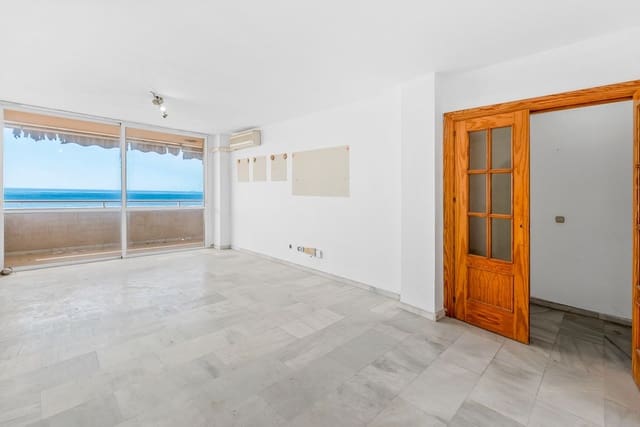 3 bedroom Apartment for sale in Estepona with garage - € 749,000 (Ref: 9865484)