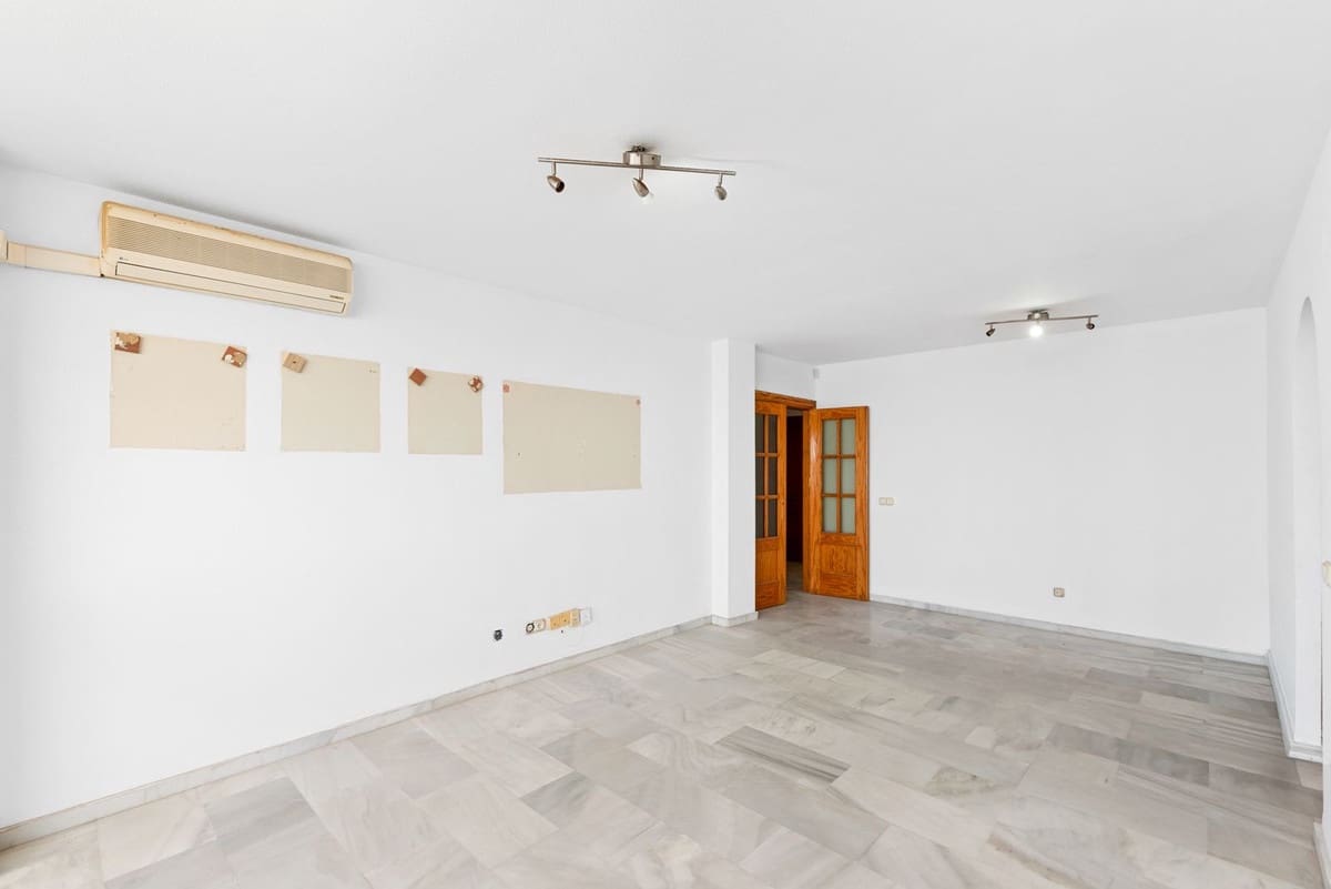 3 bedroom Apartment for sale in Estepona with garage - € 749,000 (Ref: 9865484)