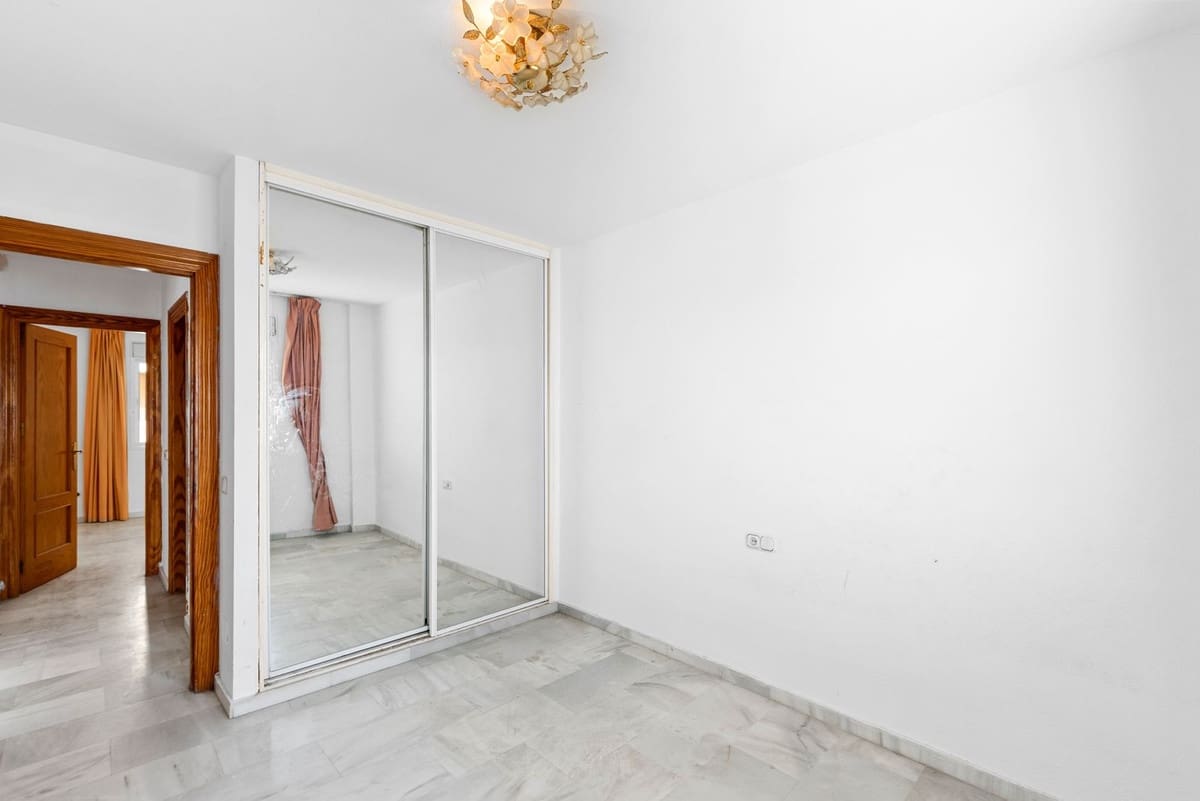3 bedroom Apartment for sale in Estepona with garage - € 749,000 (Ref: 9865484)