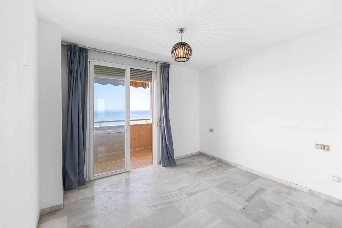 3 bedroom Apartment for sale in Estepona with garage - € 749,000 (Ref: 9865484)